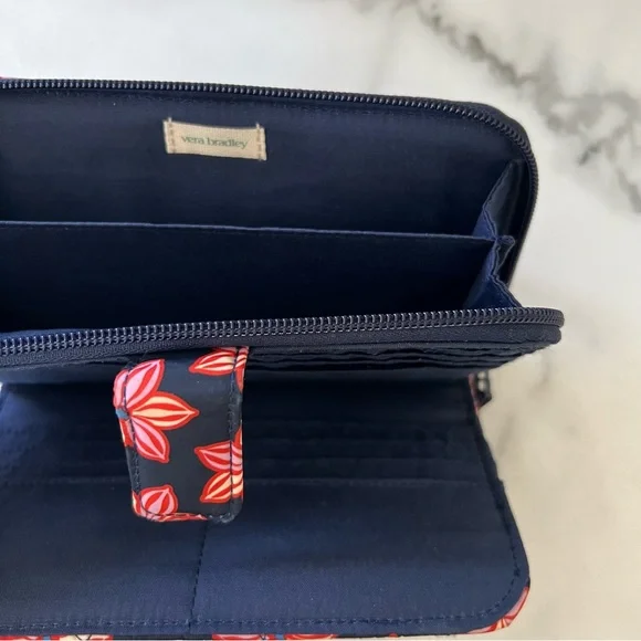Vera Bradley Quilted Floral Card Slot And Bill Clutch Wallet - Picture 6 of 7